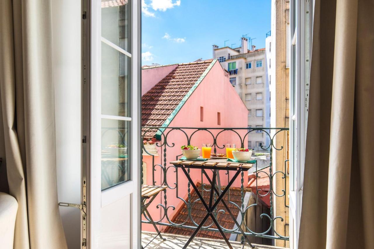 Lovelystay - Sunny Flat W/ Balcony Overseeing Graca And River Lisboa Exteriér fotografie